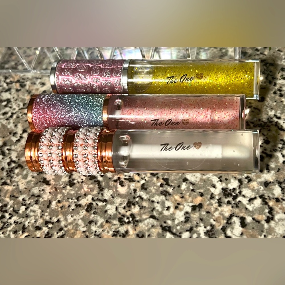 Customize lipgloss glitter and non glitter. Vanilla cotton candy 🫐🍉🍓🍍